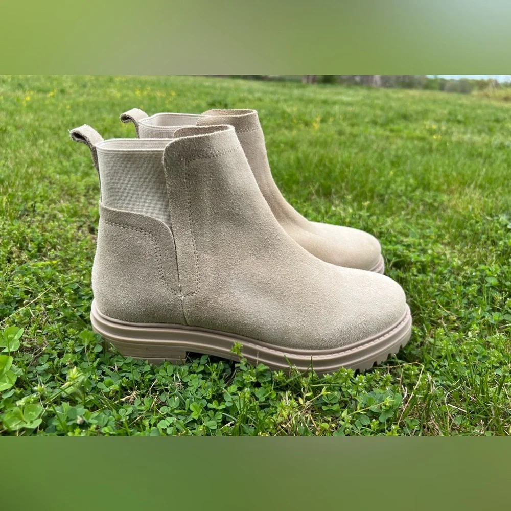 NWOT Steve Madden Woman’s Sand Suede Moira Comfortable Boot Size 8 - Picture 2 of 11